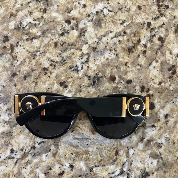 Versace polorized sunglasses - Picture 5 of 6